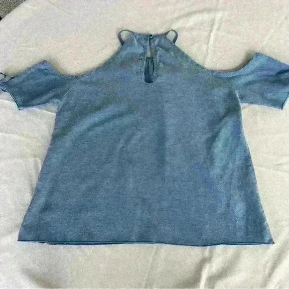 Love@FirstSight chambray cold shoulder blouse. - Picture 3 of 4